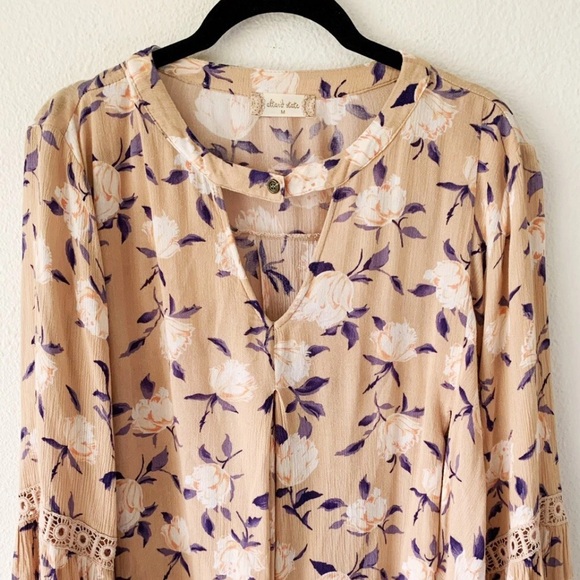 Altar'd State Boho Floral Top Keyhole Front Flare Sleeve Blouse Size Medium - Picture 2 of 14